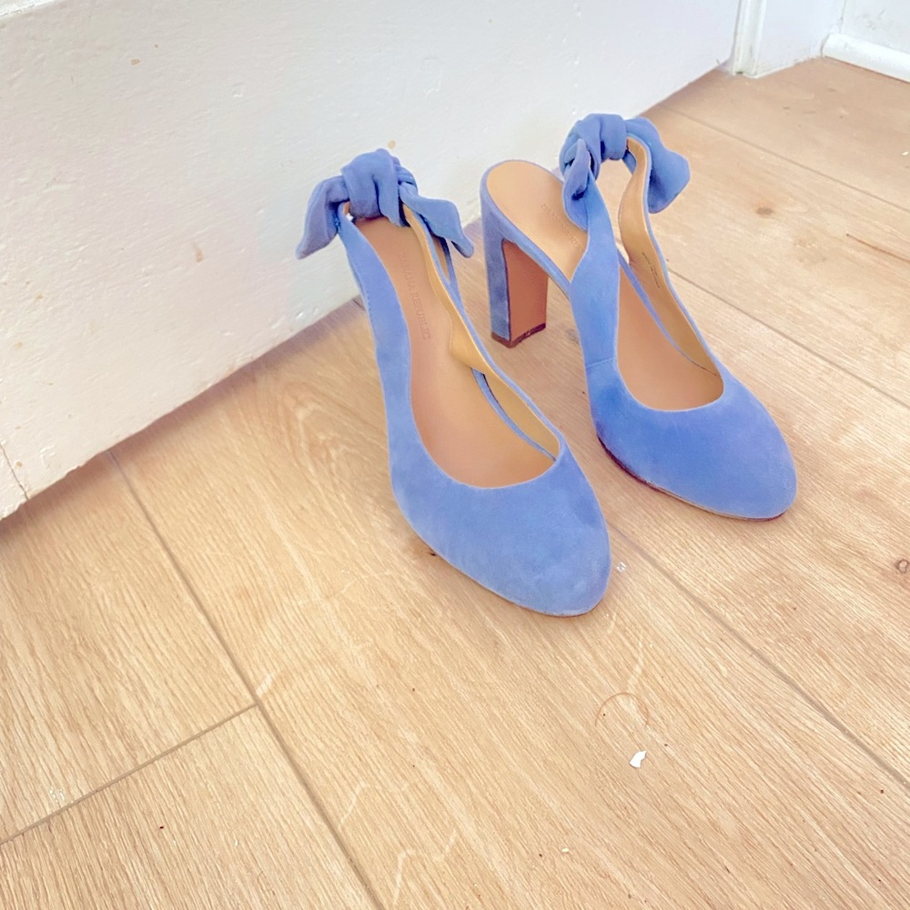 Blue bow heels